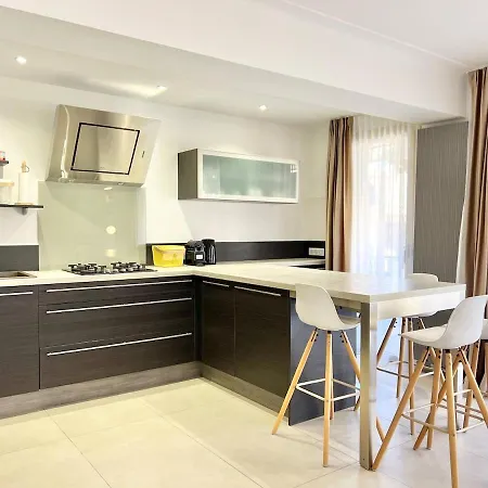 Beautiful 2 - Ac - Wifi - Near Palais Apartment