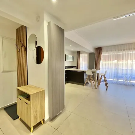 Beautiful 2 - Ac - Wifi - Near Palais Apartment *